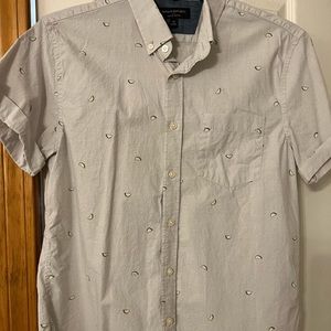 Mens button down ss shirt with limes